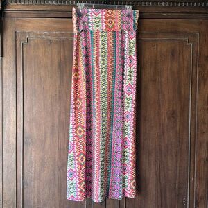 Roxy long skirt bright Aztec pattern Size small, 42” long. Roll waist.